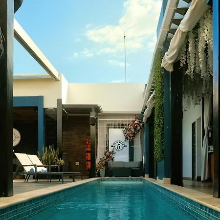 R Hotel キングストン エクステリア 写真